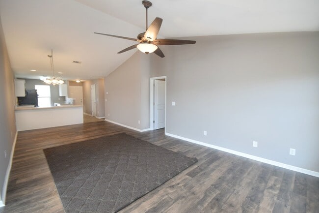 Building Photo - *AVAILABLE NOW* End Unit Town-home with Su...