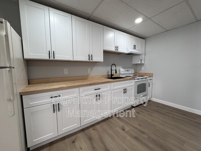 Building Photo - 229 Jonathan St