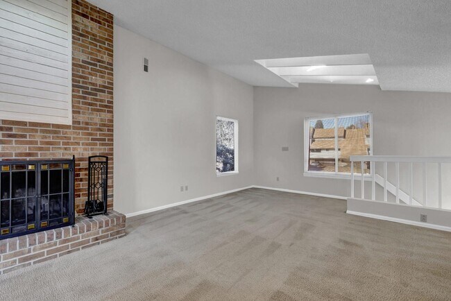 Building Photo - "Charming 2-Bedroom Townhouse in Colorado ...