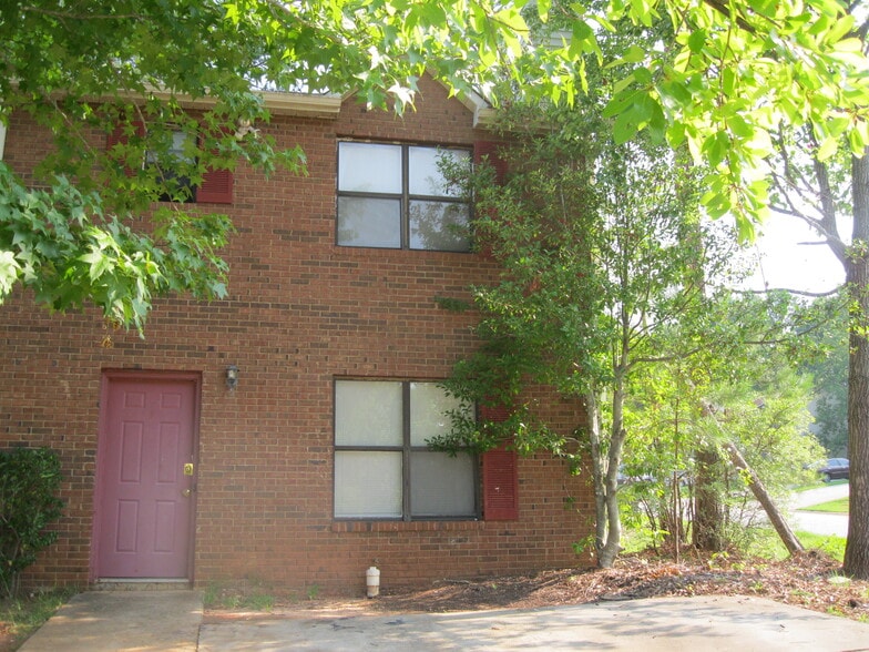 Building Photo - 927 Silverwood Dr