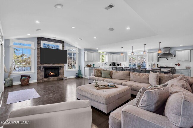 Building Photo - 375 Kildare Dr