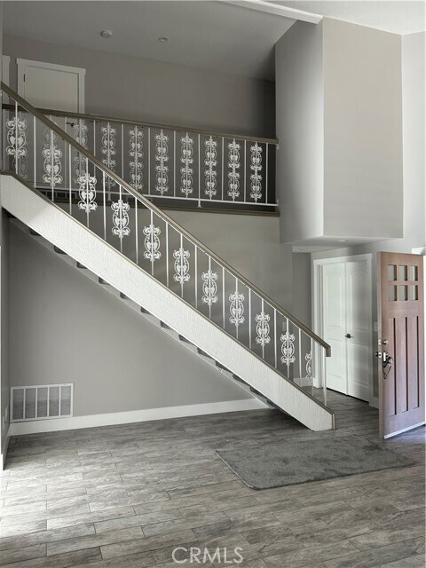 Building Photo - 6 Leda