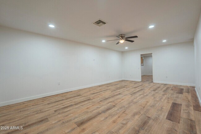 Building Photo - 12433 W Fieldstone Dr