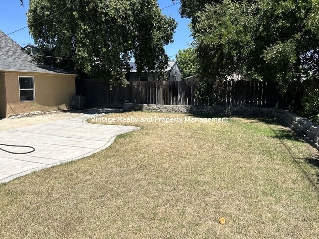 Building Photo - New On The Rental Market This Nice Single Story 3 Bedroom Home!!!