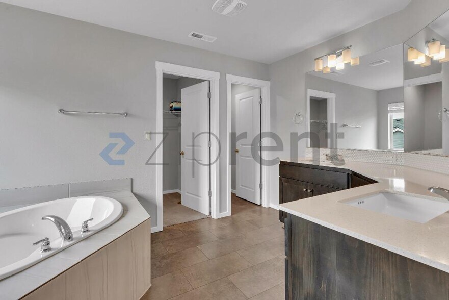 Building Photo - 15723 SW Thrush Ln