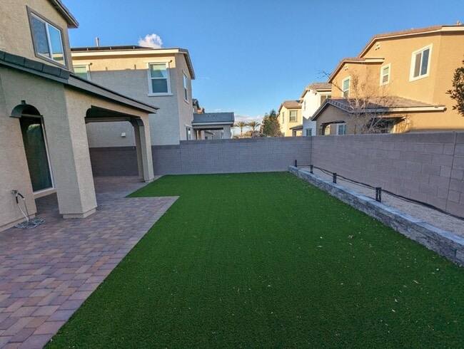 Building Photo - 1310 Ossa St