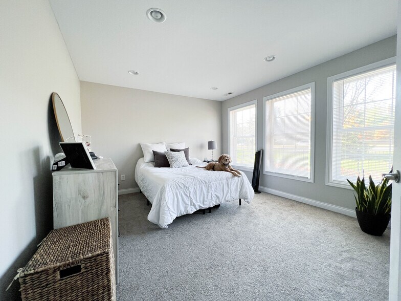 Building Photo - 8661 N Meridian St