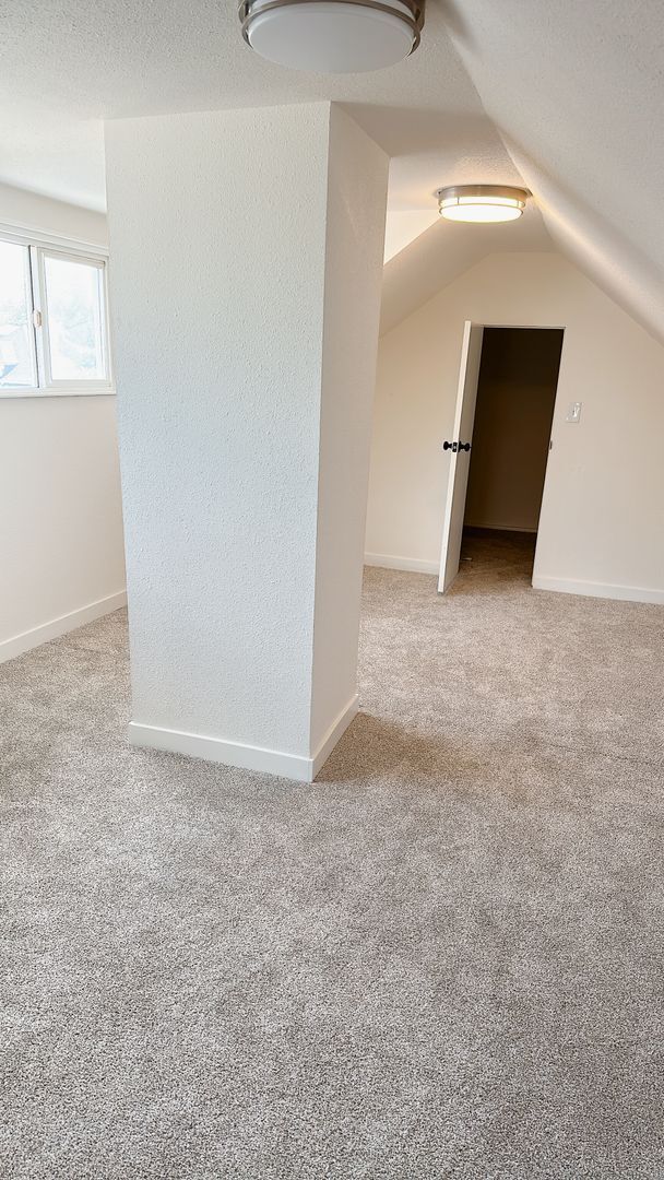 Building Photo - PRELEASING FOR LATE AUGUST: Classic 5bdrm/2 bath High St house with parking!