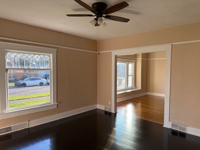 Building Photo - 286 Park St