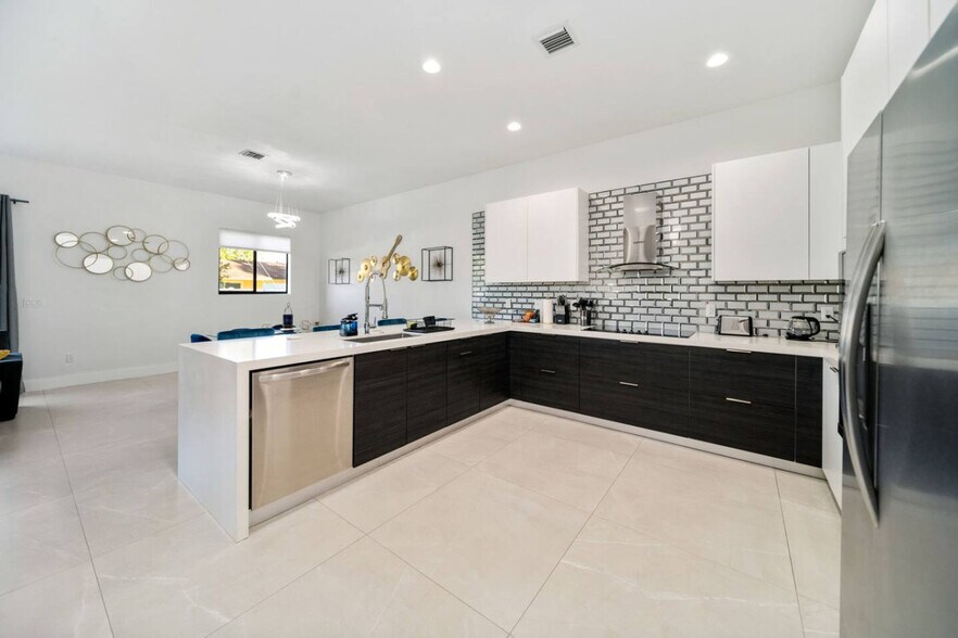 Building Photo - 3246 SW 44th St