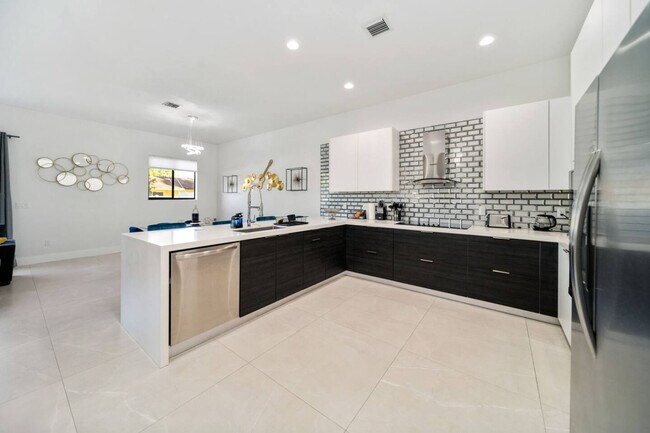 Building Photo - 3246 SW 44th St