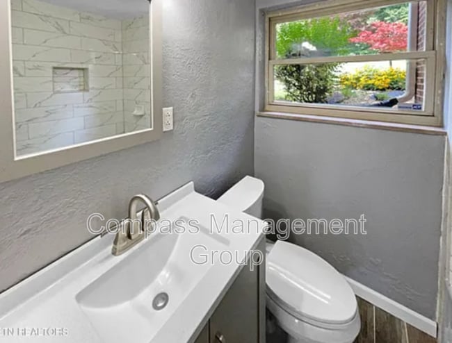 Building Photo - 5802 Tazewell Pike