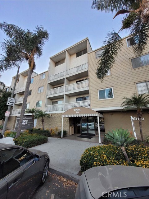 Building Photo - 3565 Linden Ave