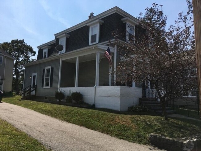 Primary Photo - Spacious and Updated 2 Bd 1 Bath In Dedham...