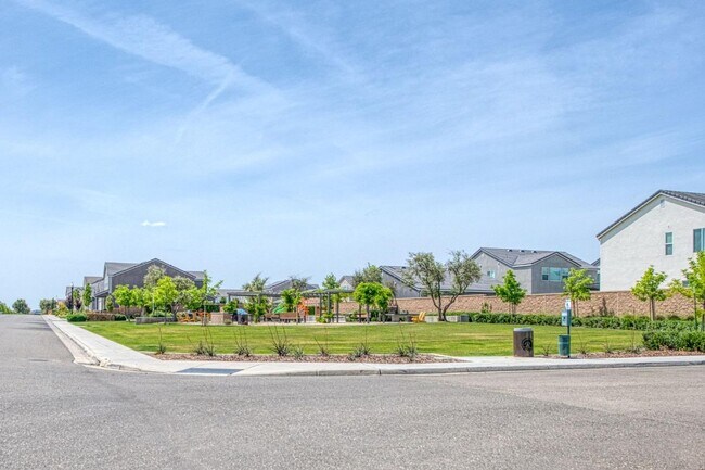 Building Photo - Newly Built 3/2 Lennar In Rivertsone