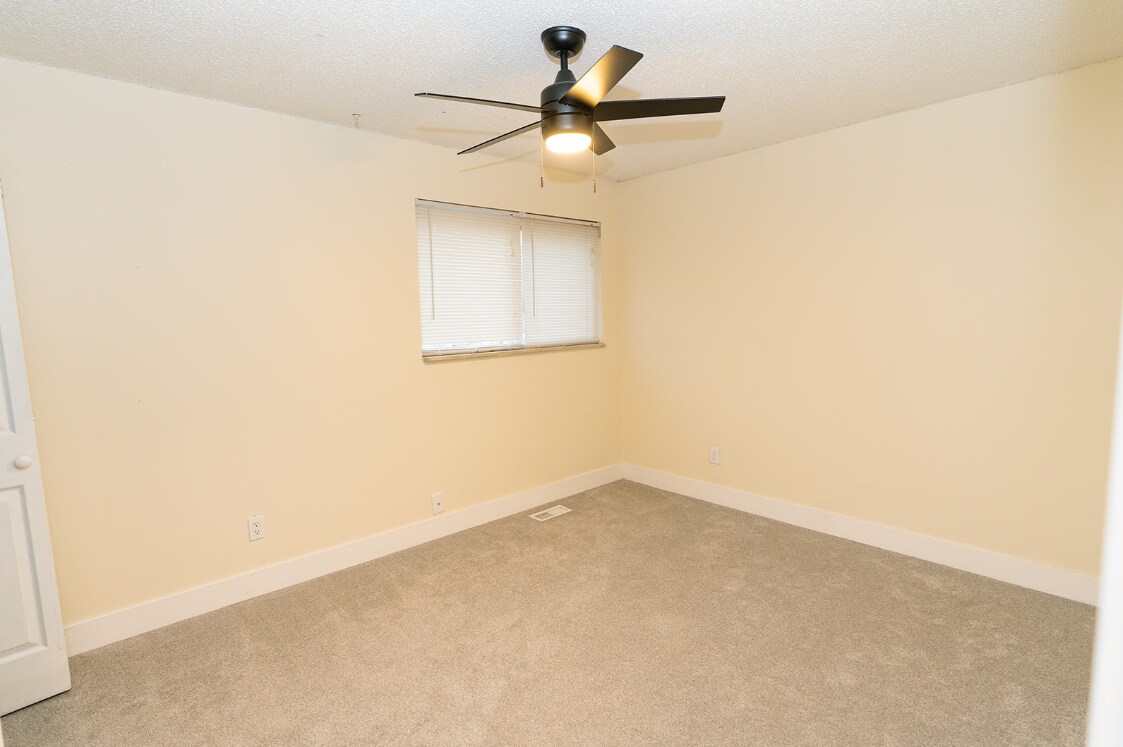 Building Photo - 7061 Utica St