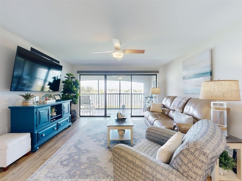 Building Photo - 454 Bouchelle Dr