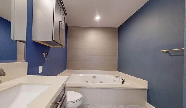 Building Photo - 2984 Holly Hall St