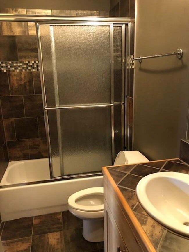 Building Photo - Urban Lofts unit! - PRE-LEASE FOR AUGUST 2026