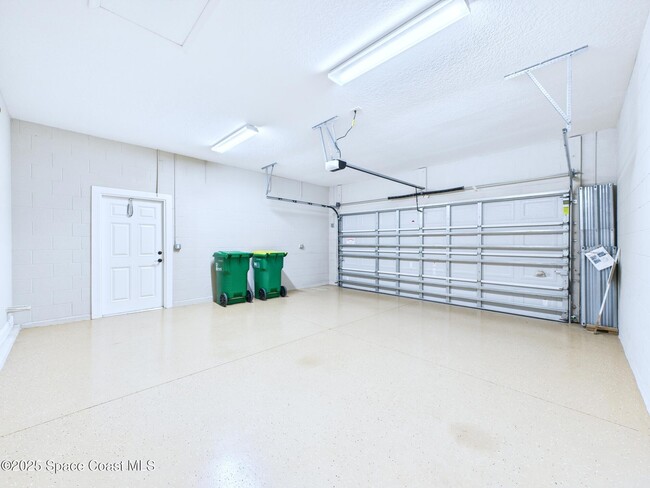 Building Photo - 2703 Trasona Dr