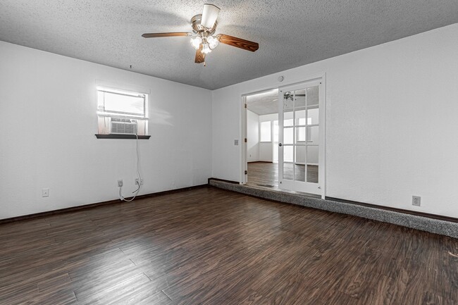 Building Photo - 3 Bed 2 Bath in OKC!