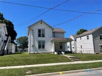 Building Photo - 146 Manville Ave