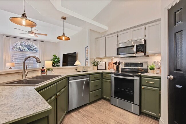 Building Photo - 14498 W Sedona Dr