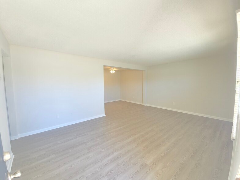 1 Bed/2 Bath-Entrance, 1st Floor - Marina Vista