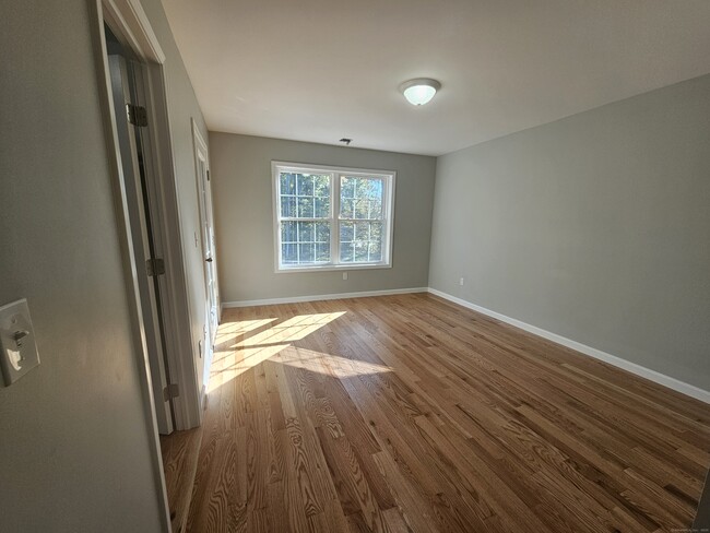 Building Photo - 141 Country Squire Dr