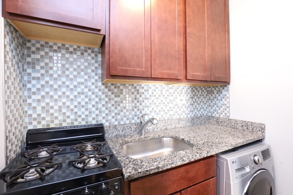 Building Photo - 555 W Arlington Pl
