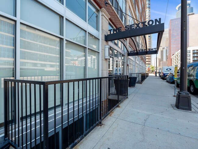 Building Photo - 521 S 7th St