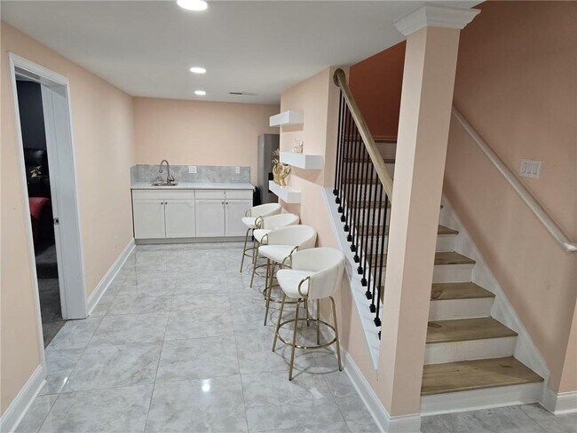 Building Photo - 6850 Rocking Horse Ln