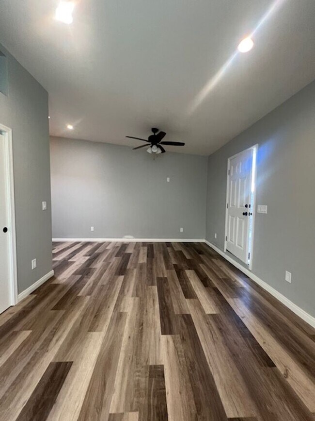 Building Photo - Beautiful, Single ADU located in Reseda! Ready for Move-In!
