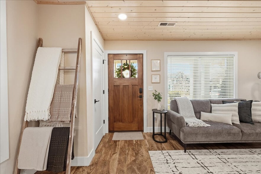 Building Photo - 1434 S Euclid Ave