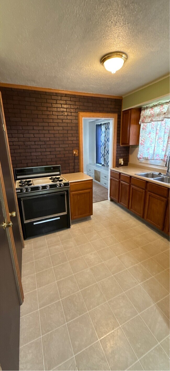 Building Photo - 714 McKinley Ave