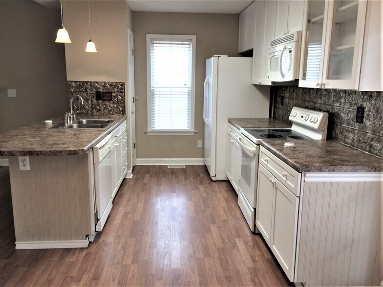 Building Photo - 5420 Springhouse Farm Rd