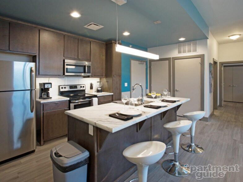 Building Photo - 1243 E Cherry St