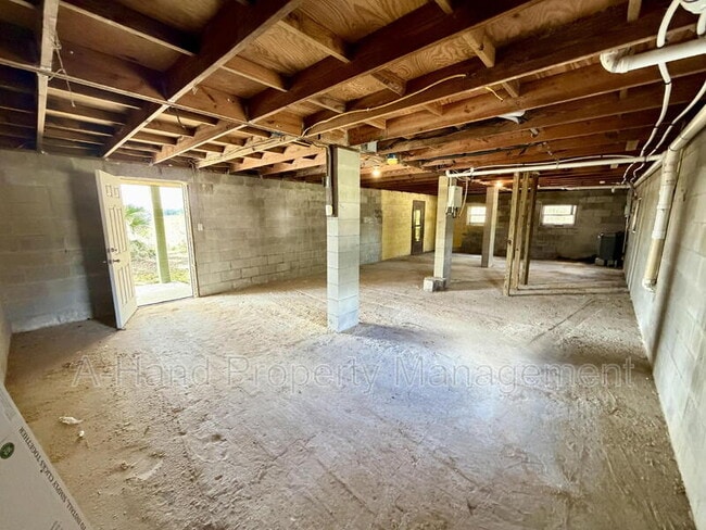 Building Photo - 15945 Villa City Rd