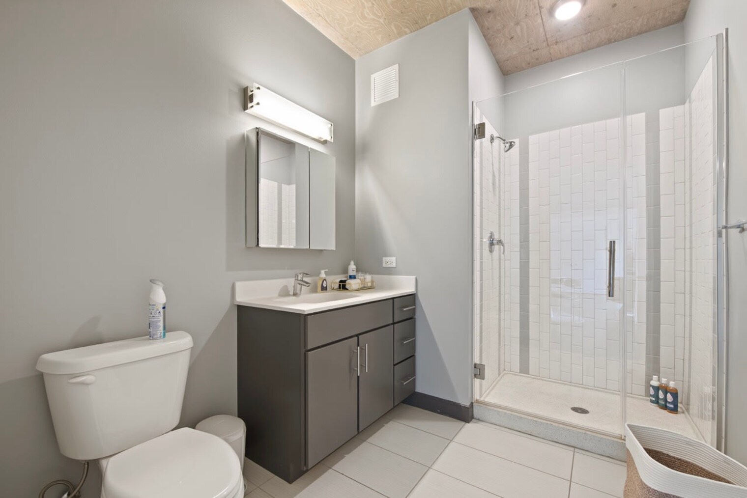 Building Photo - 236 W Lake St