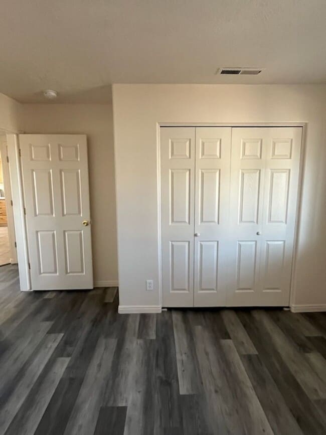Building Photo - Charming apartment