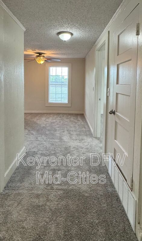 Building Photo - 313 Worthview Dr