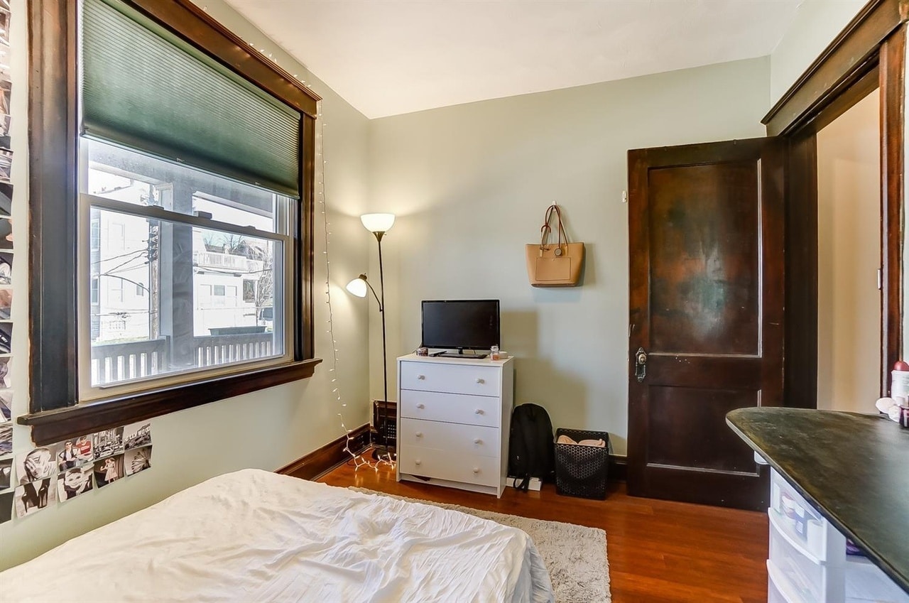 Building Photo - 985 Windsor St