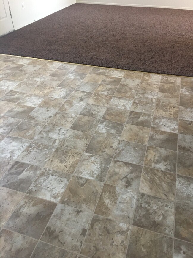 Building Photo - 4 bedroom home for rent