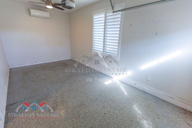 Building Photo - 661 E Julian Dr