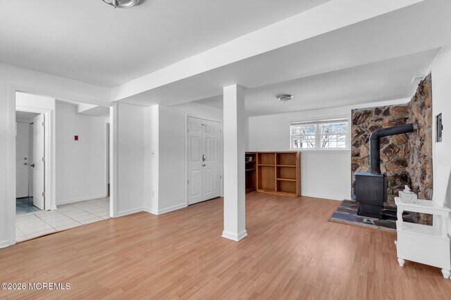 Building Photo - 117 Manhattan St