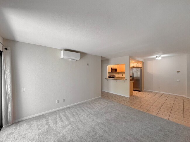 Building Photo - SD: Comfortable 2BD/2BA Condo in Golden Hill with A/C, Reserved Parking & In-Unit Laundry