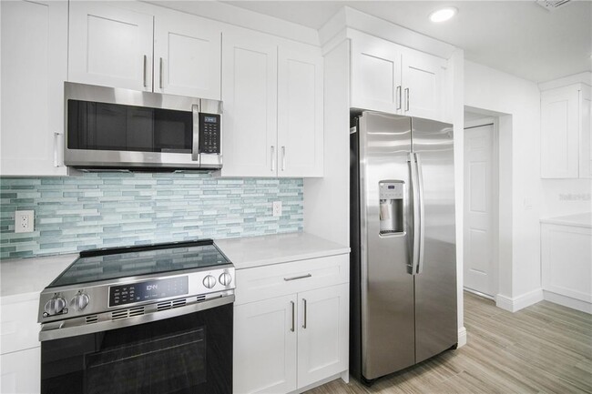 Building Photo - 3916 Doral Dr