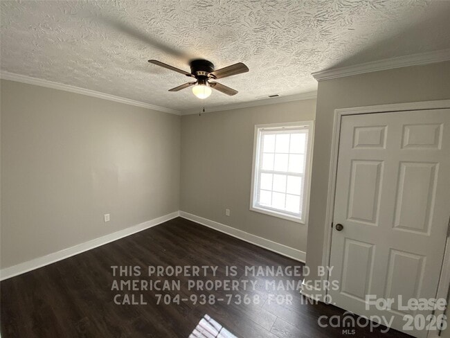 Building Photo - 303 Southern St