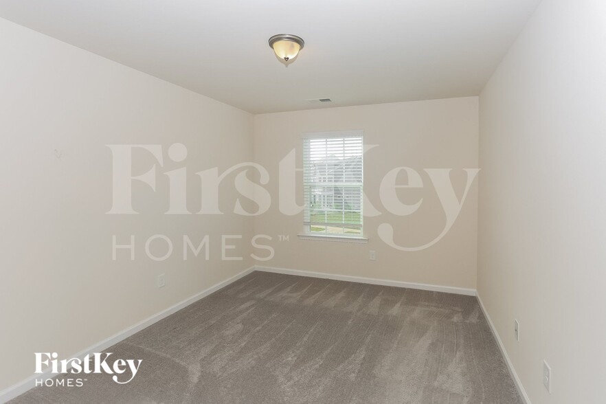 Building Photo - 182 Paradise Hills Cir