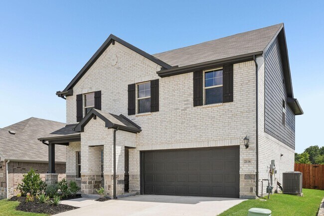 Building Photo - 2116 Gustavus Dr